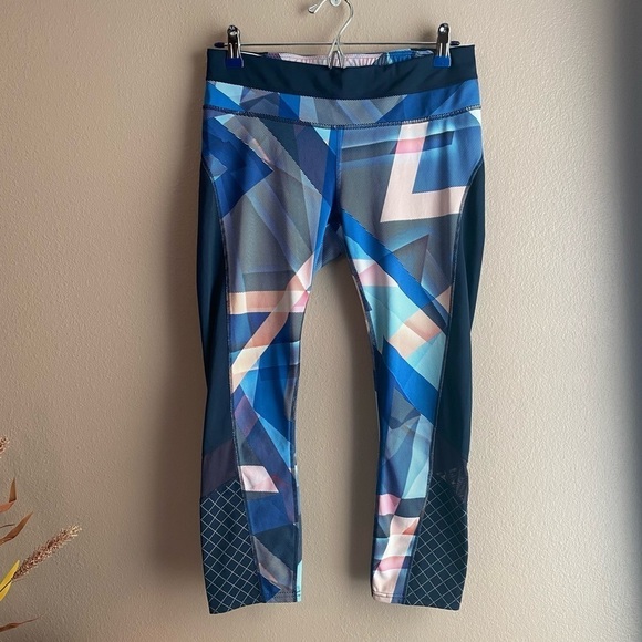 Athleta Leggings Women’s Size Medium Tall Electric Geo Sonar Capri Leggings - Picture 1 of 9